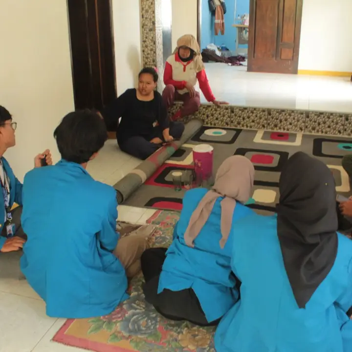 Artikel KKN UNFARI: KUNJUNGAN KE BEBERAPA UMKM dari Kelompok Cempaka Dirgantara