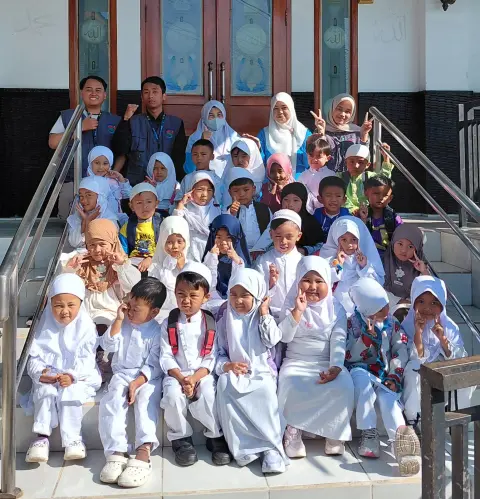 Artikel KKN Universitas Al Ghifari: Hari Ketiga KKN Kelompok 27: Dari Tertib Administrasi Kampus hingga Bugar Bersama Ibu Ibu PKK