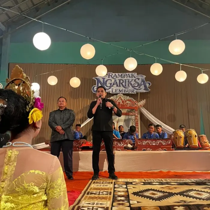 Artikel KKN Universitas Al Ghifari: Mahasiswa KKN Mengikuti Kegiatan "Ngamumule Budaya"Sebagai Bentuk Pelestarian Budaya di Desa Mekarjaya