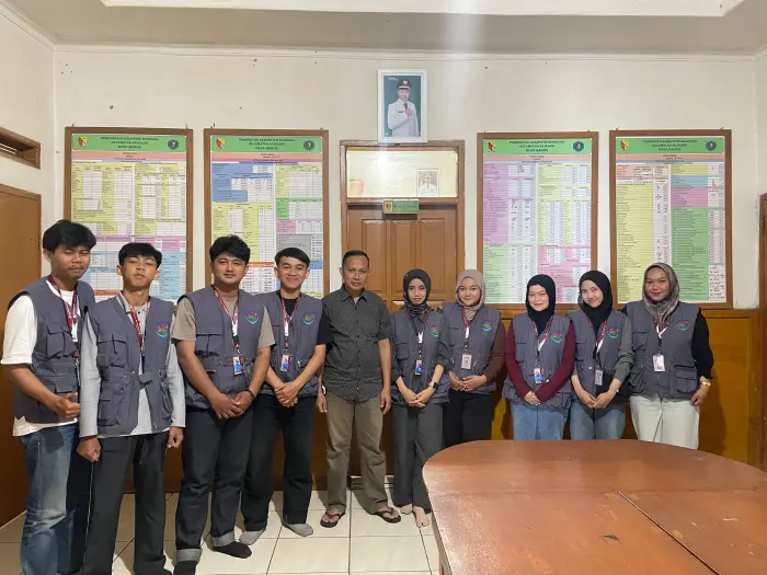 Artikel KKN Universitas Al Ghifari: Sosialisasi Program Kerja ke Kepala Desa Baros dan Undangan Kegiatan Pembukaan KKN ke RW setempat.