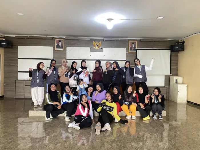 Artikel KKN Universitas Al Ghifari: Hari ke-5 KKN Adhikara Bakti `Meningkatkan Kesehatan dan Mempererat Silaturahmi melalui Senam Sehat dan Pengajian Rutinan Desa
