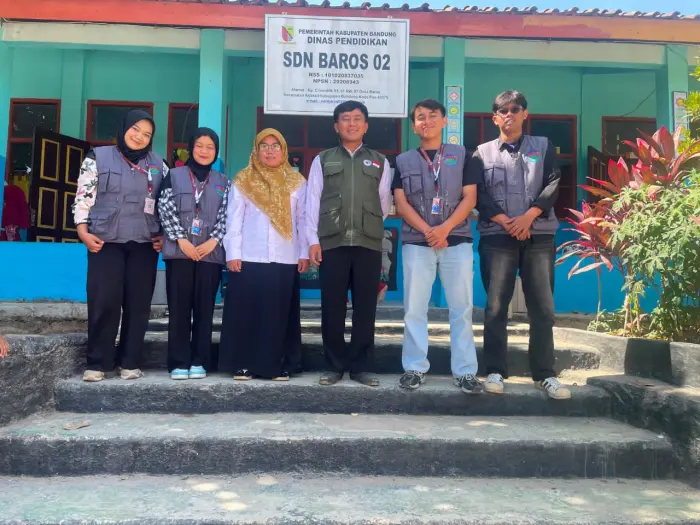 Artikel KKN Universitas Al Ghifari: Multi-Aksi KKN 30 Universitas Al-Ghifari di Desa Baros: Inisiasi English Club, Legalitas Warung Grosir, hingga Branding Kicimpring