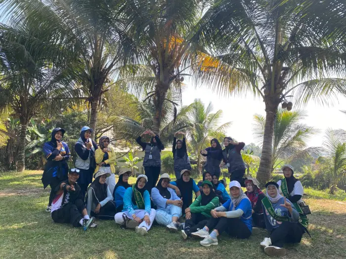 Artikel KKN UNFARI: Mahasiswa KKN Kelompok 28 Aksara Karya Kembali Ikuti Senam Bersama Warga Desa Nagrak dari Kelompok klmpk-28