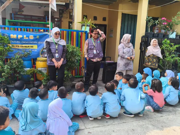Artikel KKN Universitas Al Ghifari: Mahasiswa KKN Kelompok 28 Aksara Karya Jalin Kerja Sama dengan TK An-Nur melalui Program Mengajar