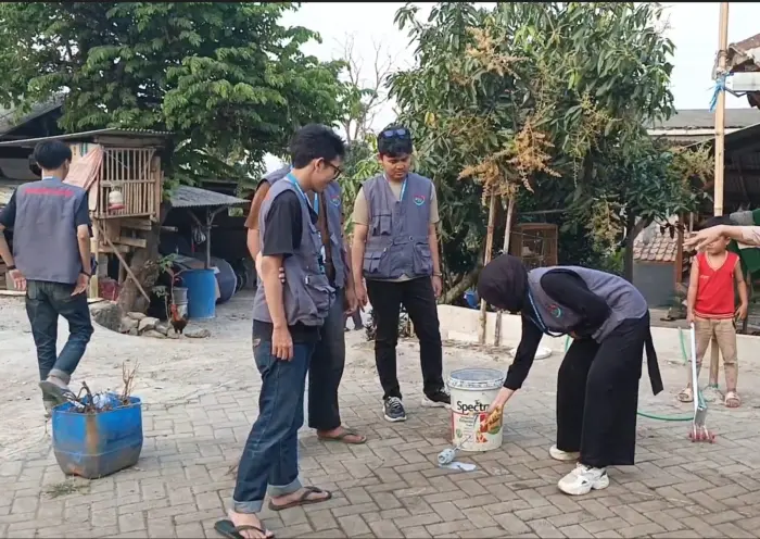Artikel KKN UNFARI: Semangat Gotong Royong Warnai Hari Keempat KKN XV Sagara Pradipa Melalui Renovasi Lapangan di Masjid Al-Muhajirin dari Kelompok KKN XV SAGARA PRADIPA