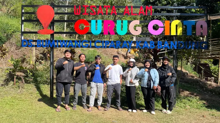 Artikel KKN UNFARI: Curug Cinta Bumiwangi, Destinasi Wisata Alam yang Menjadi Daya Tarik Rekreasi Keluarga di Kecamatan Ciparay dari Kelompok SAUYUNAN 38