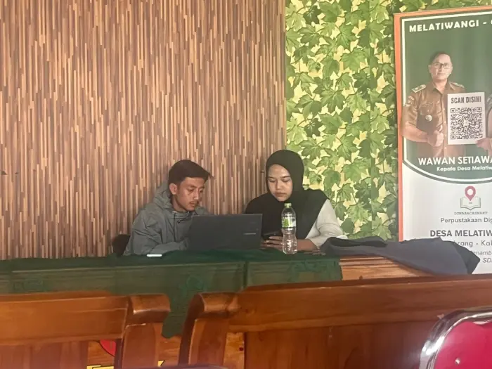 Artikel KKN Universitas Al Ghifari: Mahasiswa KKN Kelompok 18 Dampingi Karang Taruna Desa Melatiwangi dalam Penyusunan Proposal Kegiatan