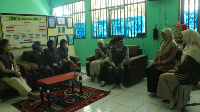 Artikel KKN Universitas Al Ghifari: KKN Kelompok 11 Desa Mekarwangi Universitas Al Ghifari Lakukan Kunjungan ke SDN Bojong Mondro untuk Koordinasi Program Edukasi