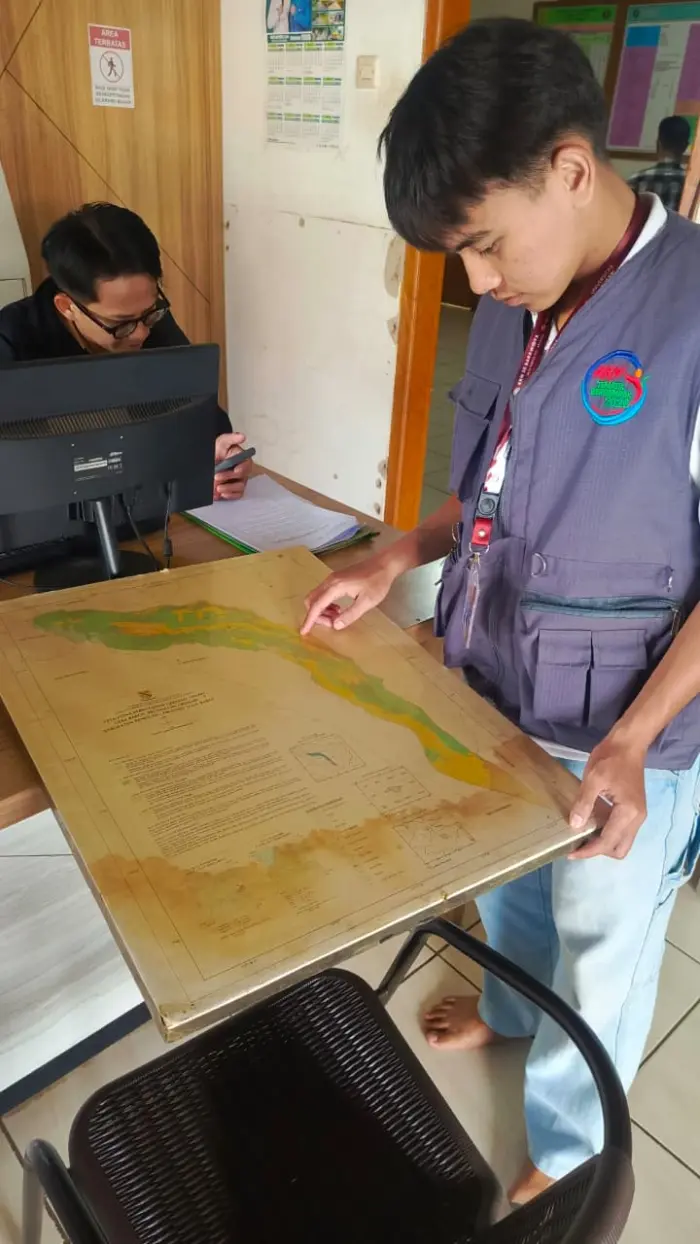 Artikel KKN Universitas Al Ghifari: Pemetaan Wilayah Dusun 3 hingga Bimbingan Keagamaan, Kelompok 30 KKN Universitas Al-Ghifari Koordinasi ke Kantor Desa dan Mengajar di Madrasah Al-Ikhlas