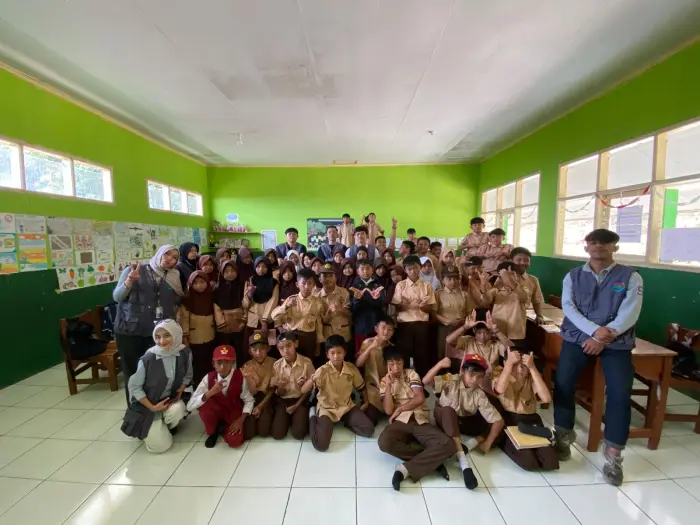 Artikel KKN Universitas Al Ghifari: Implementasi Program Mengajar Bahasa Inggris oleh Mahasiswa KKN Sawargi 20 untuk Meningkatkan Kompetensi Dasar Siswa Kelas V SDN Argasari