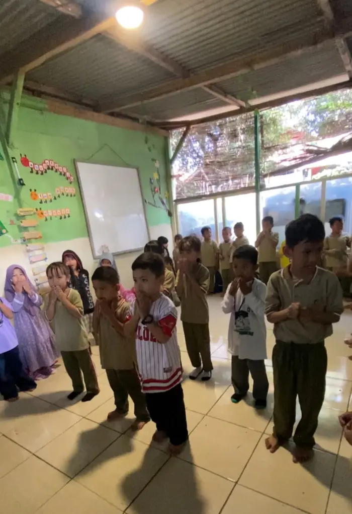 Artikel KKN Universitas Al Ghifari: Mengajar dengan Ceria: KKN Sagara Karsa Dampingi Pembelajaran di TK Bina Bangsa