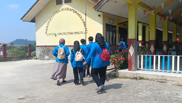 Artikel KKN Universitas Al Ghifari: Perkenalkan Program Kerja, KKN Kelompok 12 Lakukan Sosialisasi ke SDN Mekarwangi