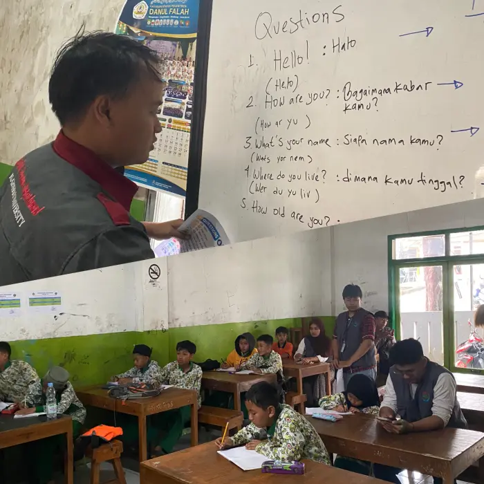 Artikel KKN Universitas Al Ghifari: Tingkatkan Keterampilan Bahasa dan Budaya Belajar: Pelaksanaan Program English Club Berbasis Literasi Akademik