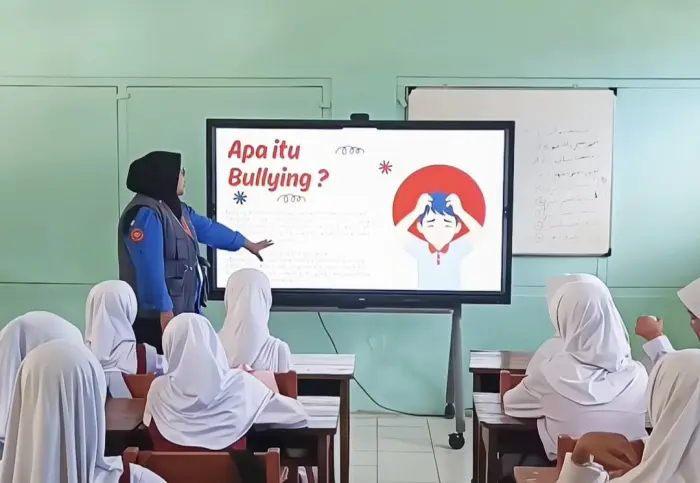 Artikel KKN Universitas Al Ghifari: Tumbuhkan Karakter Anti-Bullying dan Cegah Penyakit Tidak Menular: Rangkaian Kegiatan KKN Kelompok 12 di SD Mekarwangi dan RW 15