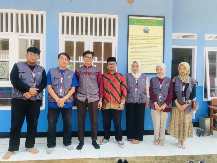 Artikel KKN Universitas Al Ghifari: Perluas Jejaring Mitra dan Edukasi: Kelompok 30 KKN Universitas Al-Ghifari Gelar English Club Kelas 3, Dampingi Santri, hingga Silaturahmi ke Yayasan Citra Lestari