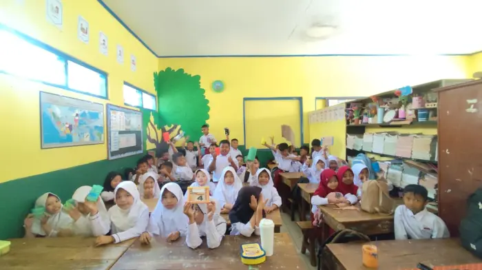 Artikel KKN Universitas Al Ghifari: Kreativitas dari Sampah: Edukasi Pengelolaan Limbah melalui Pembuatan Kerajinan di SDN Loa 01 dan SDN Loa 02