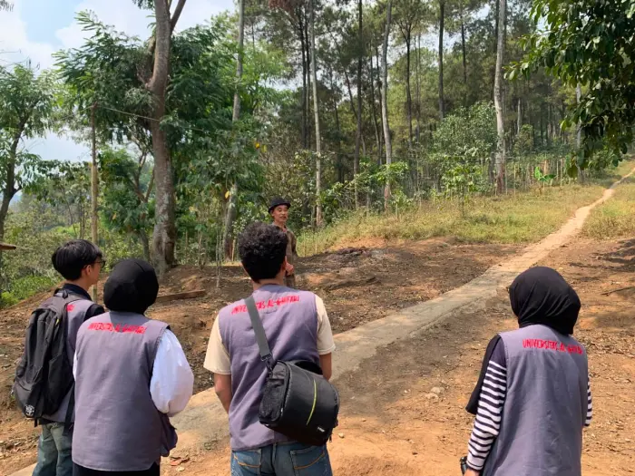 Artikel KKN Universitas Al Ghifari: Kunjungan dan Wawancara Potensi Wisata Sejarah dan Alam Gunung Windu di Desa Loa, Kecamatan Paseh