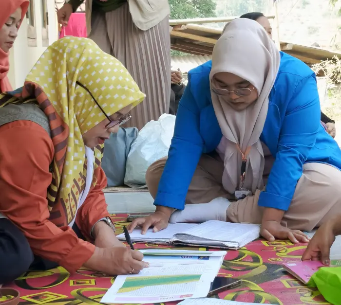 Artikel KKN Universitas Al Ghifari: Dukung Layanan Kesehatan Masyarakat: KKN Kelompok 12 Turut Serta dalam Kegiatan POSYANDU Desa Cibodas