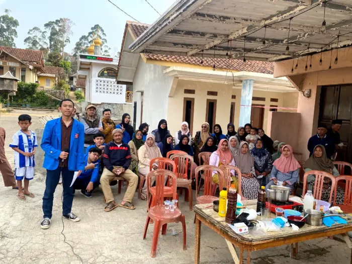 Artikel KKN Universitas Al Ghifari: Seminar Bahaya Minyak Jelantah bagi Kesehatan dan Workshop Pemanfaatannya Menjadi Sabun Batang serta Suplemen Pupuk Cair