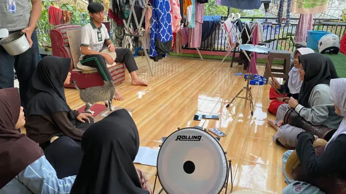 Artikel KKN UNFARI: Mengasah Bakat Seni Islami, KKN 05 Arthasena Satyabhakti Latih Hadroh Anak-Anak TPA dari Kelompok klmpk-5
