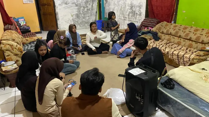 Artikel KKN Universitas Al Ghifari: KKN 05 Arthasena Satyabhakti Bersama Karang Taruna Persiapkan Upacara HUT Kemerdekaan di Benteng RW 01