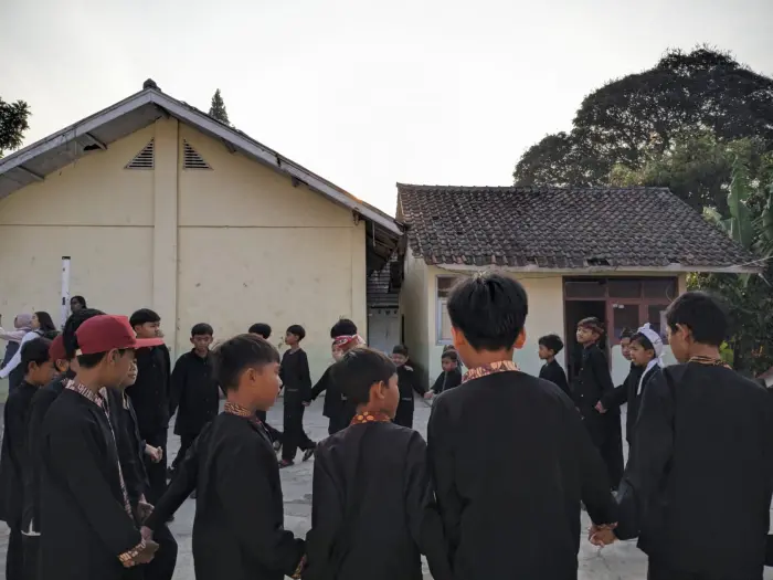 Artikel KKN Universitas Al Ghifari: Melestarikan Permainan Tradisional melalui Ayang-Ayang Gung