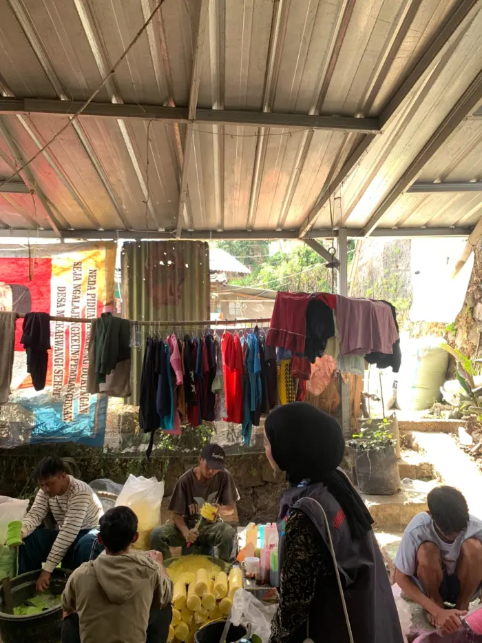 Artikel KKN Universitas Al Ghifari: Mengenal Potensi UMKM Desa melalui Kunjungan Door to Door
