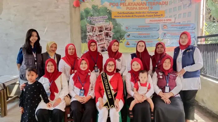 Artikel KKN Universitas Al Ghifari: Kegiatan posyandu bersama ibu PKH di RT 02 Rw 09 Desa Cinunuk