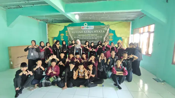 Artikel KKN Universitas Al Ghifari: KKN MITRA NAWASENA 26 Dorong Literasi Digital di Dunia Pendidikan