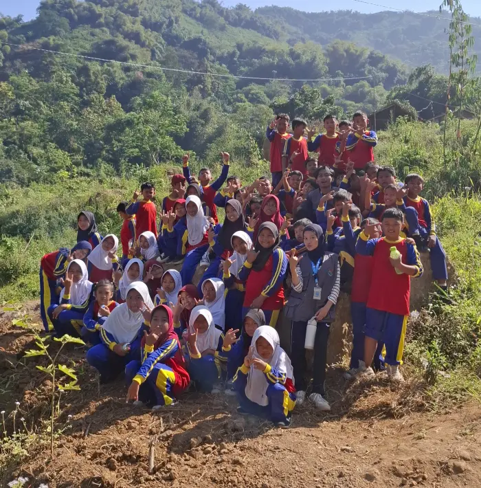 Artikel KKN UNFARI: Implementasi Pengabdian KKN Wargaluyu Melalui Pendampingan Mengajar dan Olahraga Bersama di SDN Cinanti dari Kelompok ANATA KARYA 39