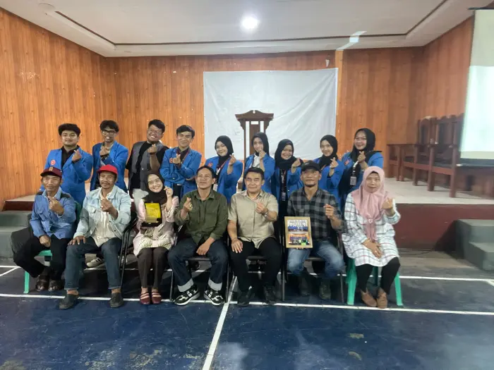 Artikel KKN Universitas Al Ghifari: Resmi Ditutup, Kelompok 30 KKN Universitas Al-Ghifari Gelar Seremonial Penutupan dan Serahkan Peta Administrasi Spasial Dusun 3 ke Pemerintah Desa Baros