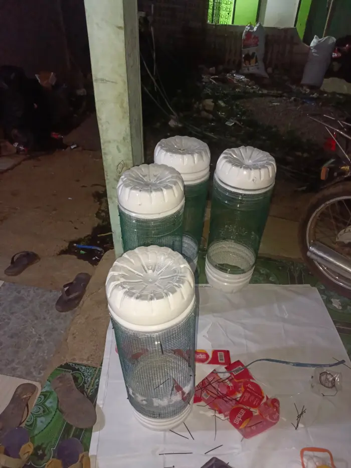Artikel KKN Universitas Al Ghifari: Mengubah Barang Bekas Menjadi Tempat Sampah sebagai Upaya Meningkatkan Kepedulian Lingkungan di Desa Cihanjuang