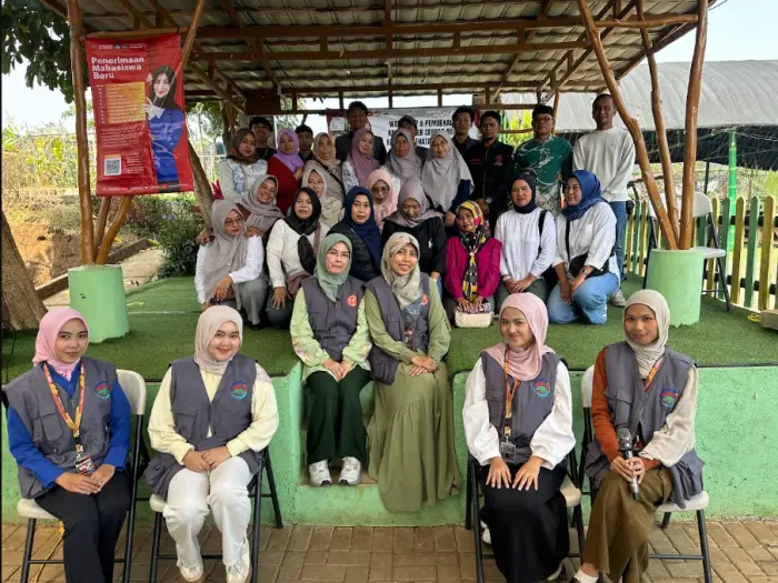 Artikel KKN UNFARI: Dari Rumah ke Rumah: Mengedukasi Warga Pasirhalang Melalui Program "KETUPAT KKN" dari Kelompok KARSA LEMBANA